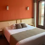 Logis Restaurant Des Voyageurs Hotel Le Malzieu-Ville