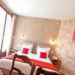 Logis Restaurant Des Voyageurs מלון 2*
